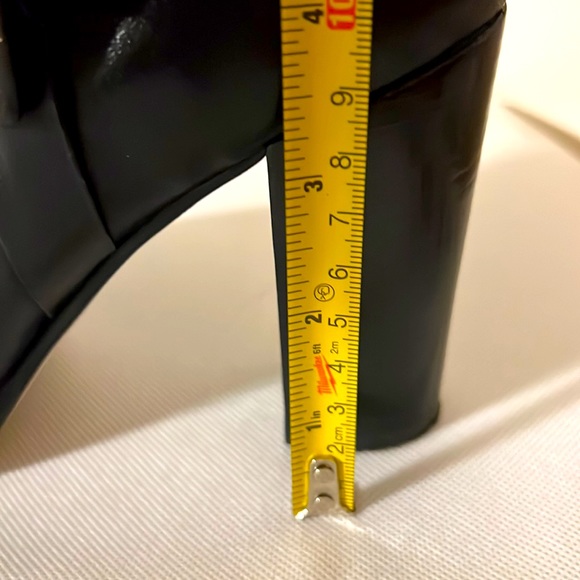 MICHAEL KORS. BLACK BOOTIES. Size 8 and half - Picture 10 of 11